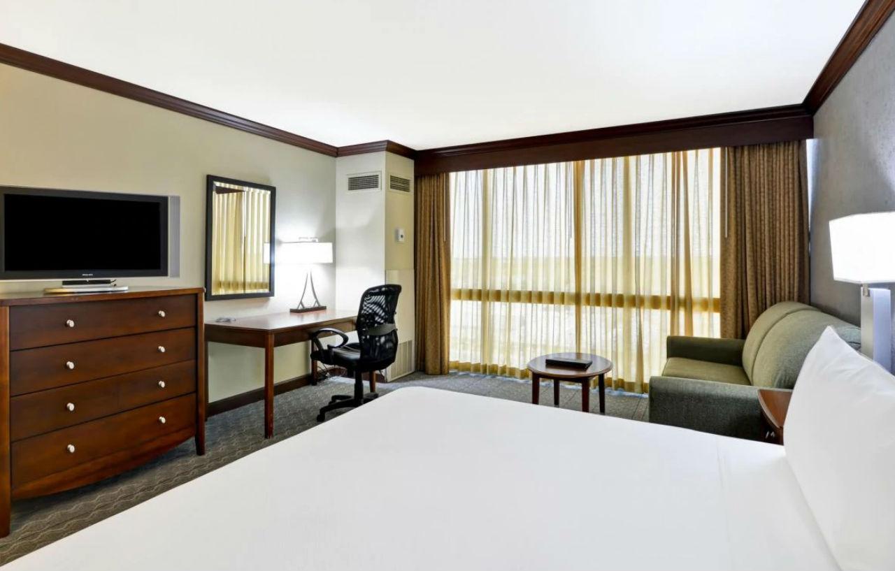 Crowne Plaza Tulsa Hotel Southern Hills Esterno foto